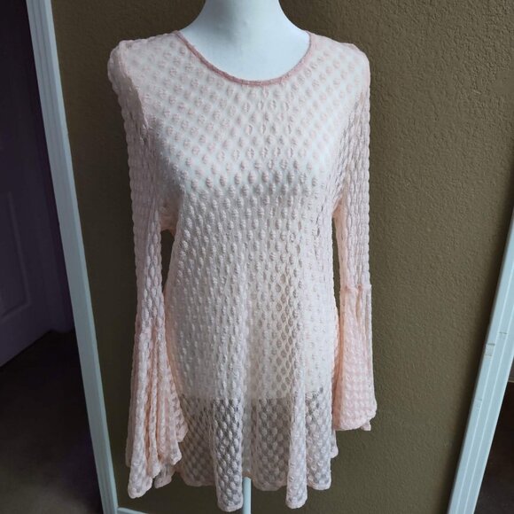 Adorn Dresses & Skirts - ADORN pale pink, stretch lace dress/tunic with bell flutter sleeves, size Large